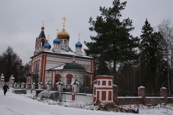 Орехово зуево покров. Покров Орехово Зуево. Д Савинская Орехово-Зуевский район. Церковь Святой Покров Орехово Зуево. Старый Покров Орехово-Зуевский район купель.